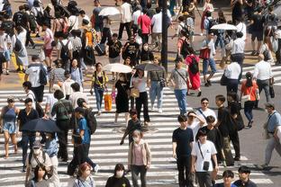 自信又飘逸！乔治18投12中 三分10中7爆砍个人赛季新高37分